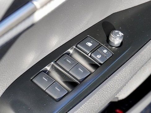 Used 2025 Toyota Camry SE w/ Convenience Package FWD image 23