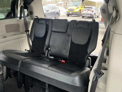Used 2018 Dodge Grand Caravan SXT image 26
