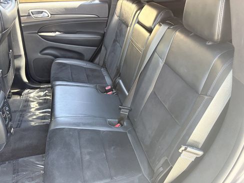 Used 2018 Jeep Grand Cherokee Altitude RWD image 17