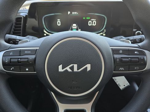 Used 2025 Kia Sportage LX image 23