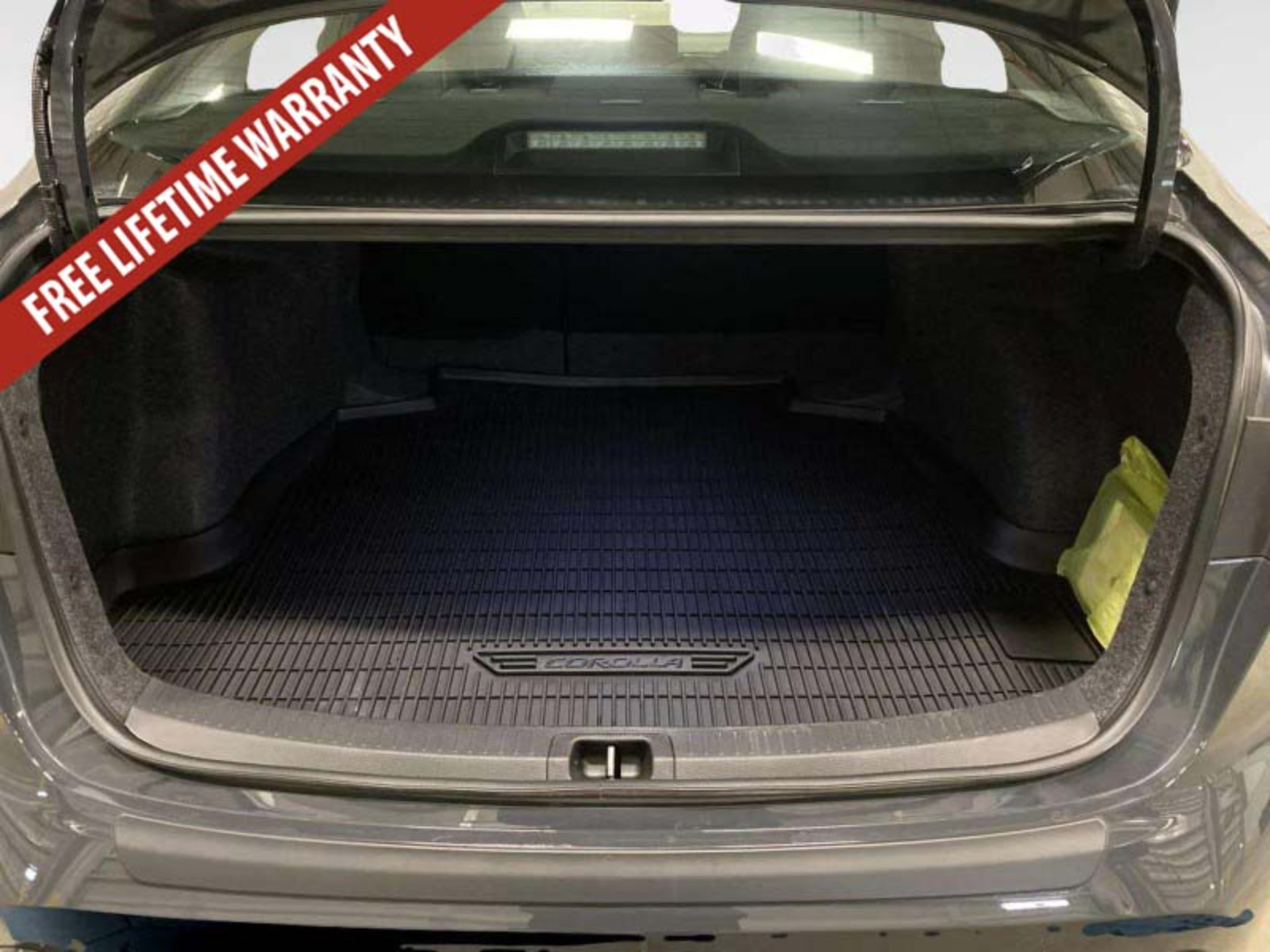 Used 2025 Toyota Corolla SE FWD image 32