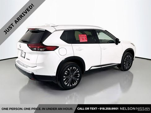 Certified 2025 Nissan Rogue Platinum w/ Tech Package image 5