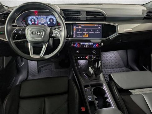 Certified 2025 Audi Q3 2.0T Premium image 17