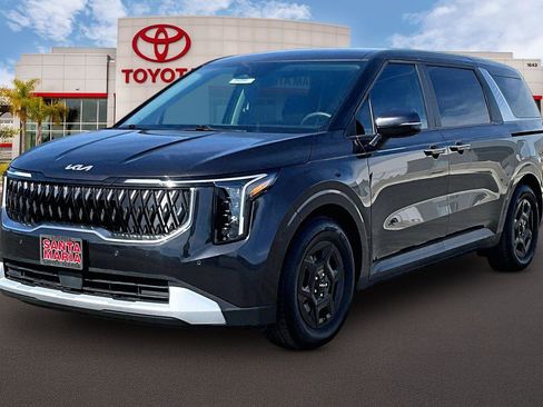 Used 2025 Kia Carnival LX image 10