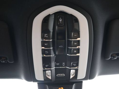 Certified 2026 Porsche Macan AWD/4WD image 27