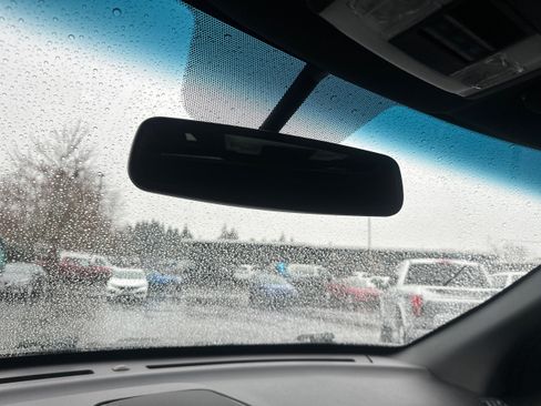 Used 2017 Ford Explorer XLT w/ XLT Appearance Package image 16