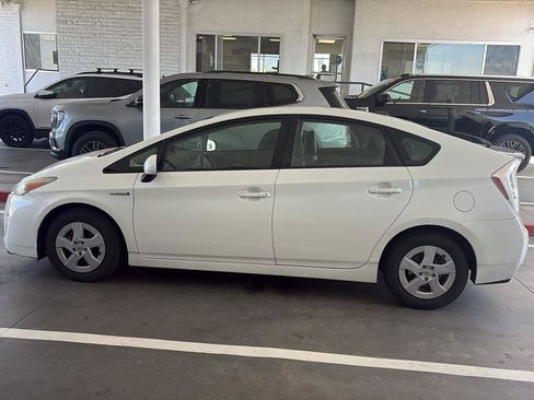 Used 2010 Toyota Prius FWD image 2