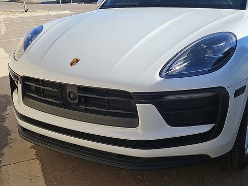 Used 2023 Porsche Macan Base image 2