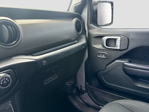 Used 2020 Jeep Wrangler Sport AWD/4WD image 18