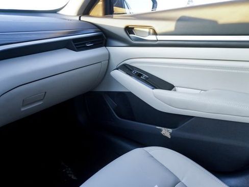 Used 2022 Nissan Altima 2.5 Platinum image 28