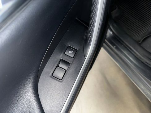 Used 2020 Toyota RAV4 Limited image 18