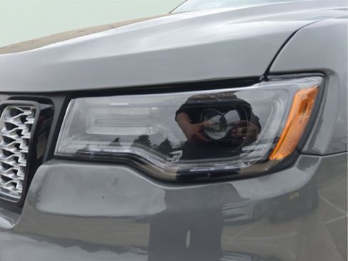 Used 2020 Jeep Grand Cherokee Altitude RWD image 10