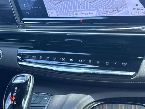 Used 2022 Cadillac Escalade Premium Luxury w/ Performance Package AWD/4WD image 20