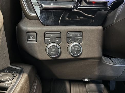 Used 2022 GMC Sierra 1500 SLT w/ SLT Convenience Package AWD/4WD image 29