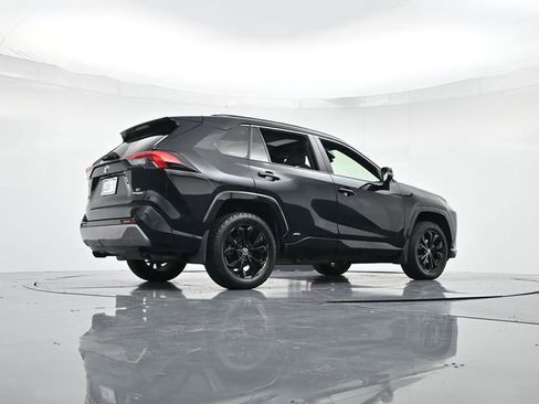 Used 2022 Toyota RAV4 SE image 30