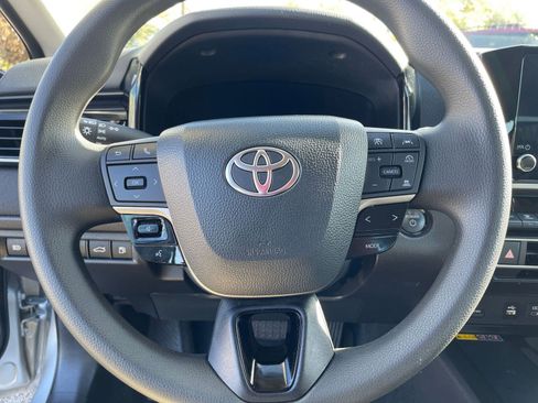 Used 2025 Toyota Camry LE image 27