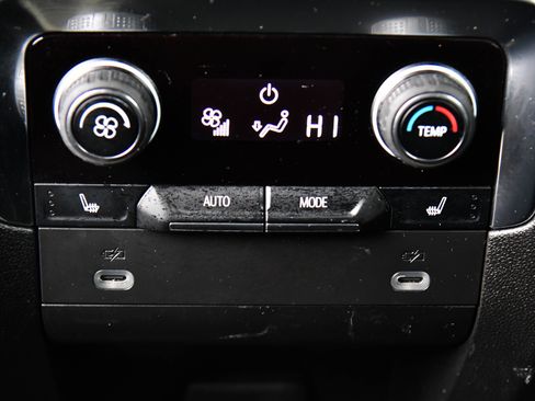 Used 2023 Chevrolet Suburban Premier image 42