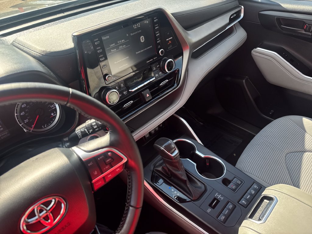Used 2020 Toyota Highlander LE AWD/4WD image 23