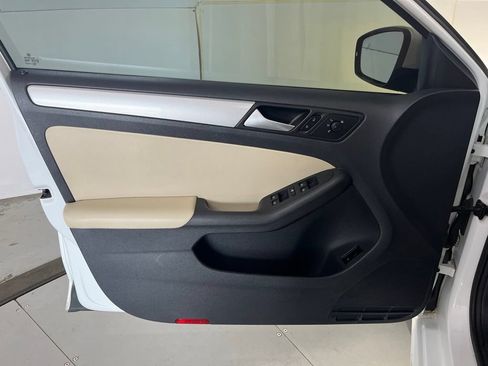Used 2017 Volkswagen Jetta SE FWD image 25