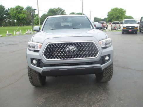 Used 2019 Toyota Tacoma TRD Off-Road AWD/4WD image 13
