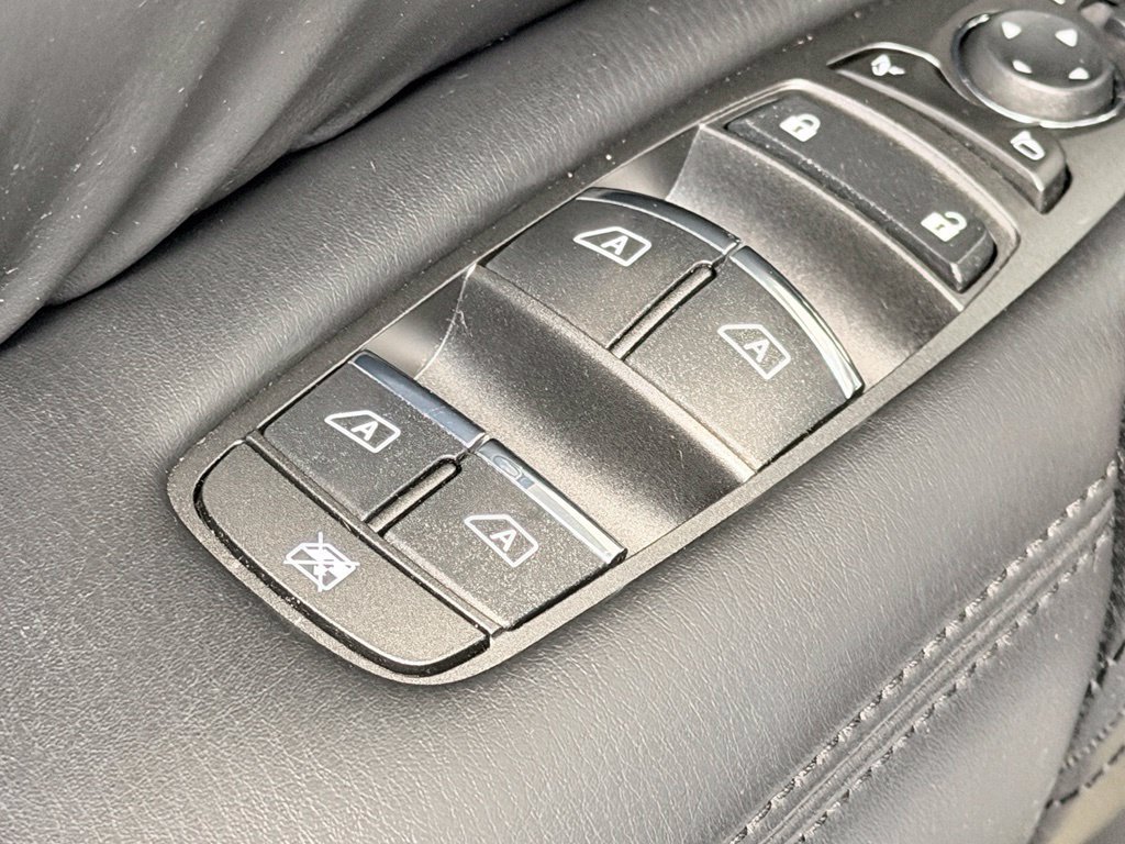 Used 2022 Nissan Armada SL w/ Captain's Chairs Package AWD/4WD image 14
