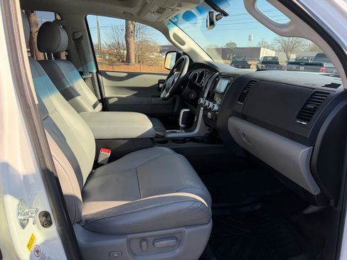 Used 2017 Toyota Sequoia Limited w/ Safety & Convenience Package AWD/4WD image 14