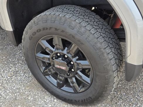Used 2024 GMC Sierra 2500 AT4 w/ AT4 Preferred Package AWD/4WD image 8