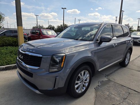 Used 2022 Kia Telluride LX FWD image 3