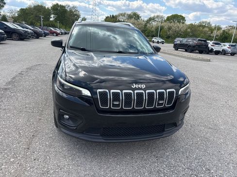Used 2019 Jeep Cherokee Latitude Plus w/ Comfort/Convenience Group FWD image 4