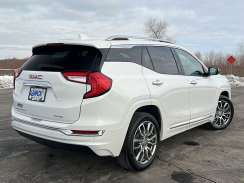 Used 2023 GMC Terrain Denali image 4