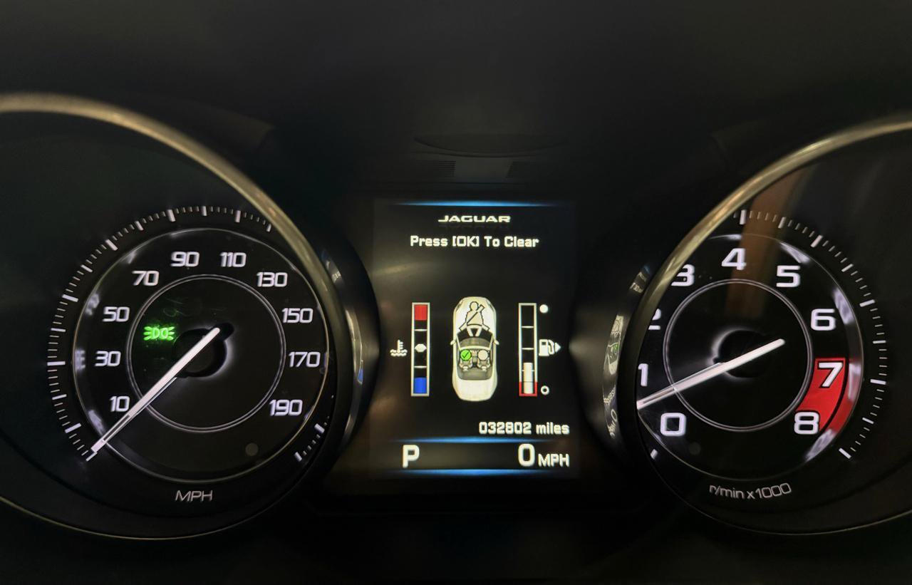 Used 2015 Jaguar F-TYPE Convertible RWD image 24