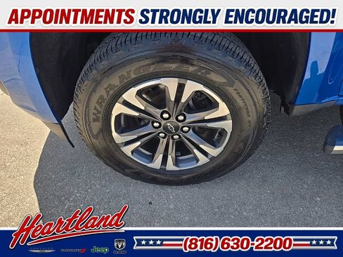 Used 2021 Chevrolet Colorado Z71 AWD/4WD image 36
