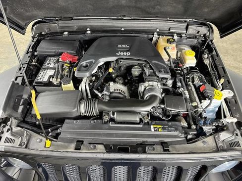 Used 2020 Jeep Wrangler Unlimited Sport S AWD/4WD image 35