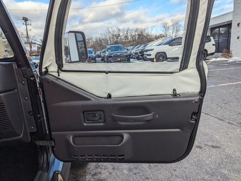 Used 2002 Jeep Wrangler Sahara AWD/4WD image 22
