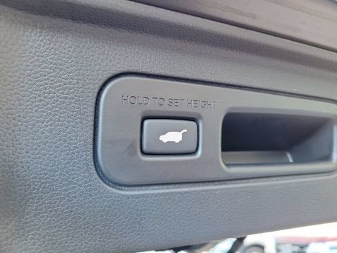 Used 2025 Honda Pilot EX-L image 9