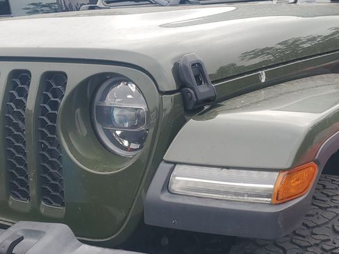 Used 2022 Jeep Gladiator Sport AWD/4WD image 9