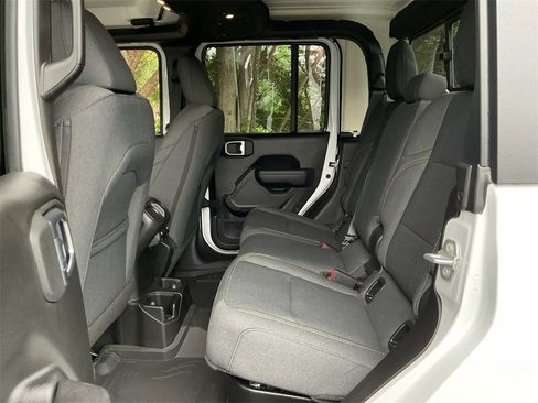 New 2025 Jeep Gladiator Sport image 26