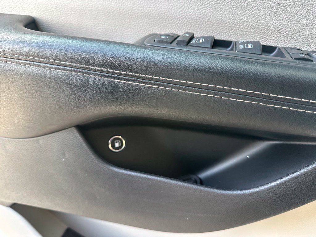 Used 2022 Chrysler Pacifica Touring-L w/ Uconnect Theater Family Group FWD image 20