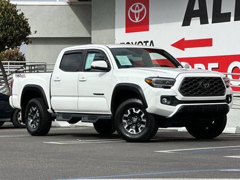 Used 2022 Toyota Tacoma TRD Off-Road w/ Technology Package RWD image 8
