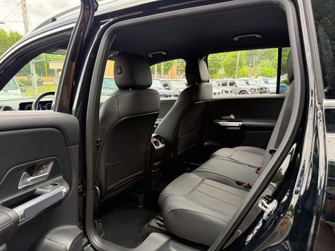 Used 2024 Mercedes-Benz GLB 250 4MATIC image 30