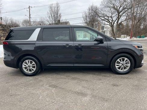Certified 2024 Kia Carnival LX image 6