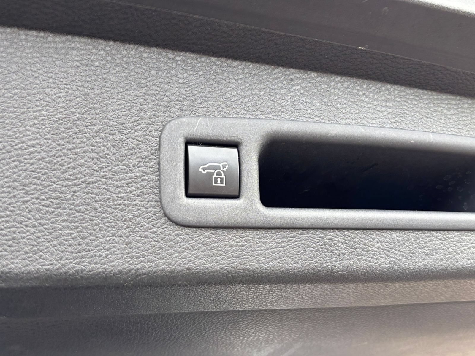Used 2025 Toyota Sienna XLE FWD image 22