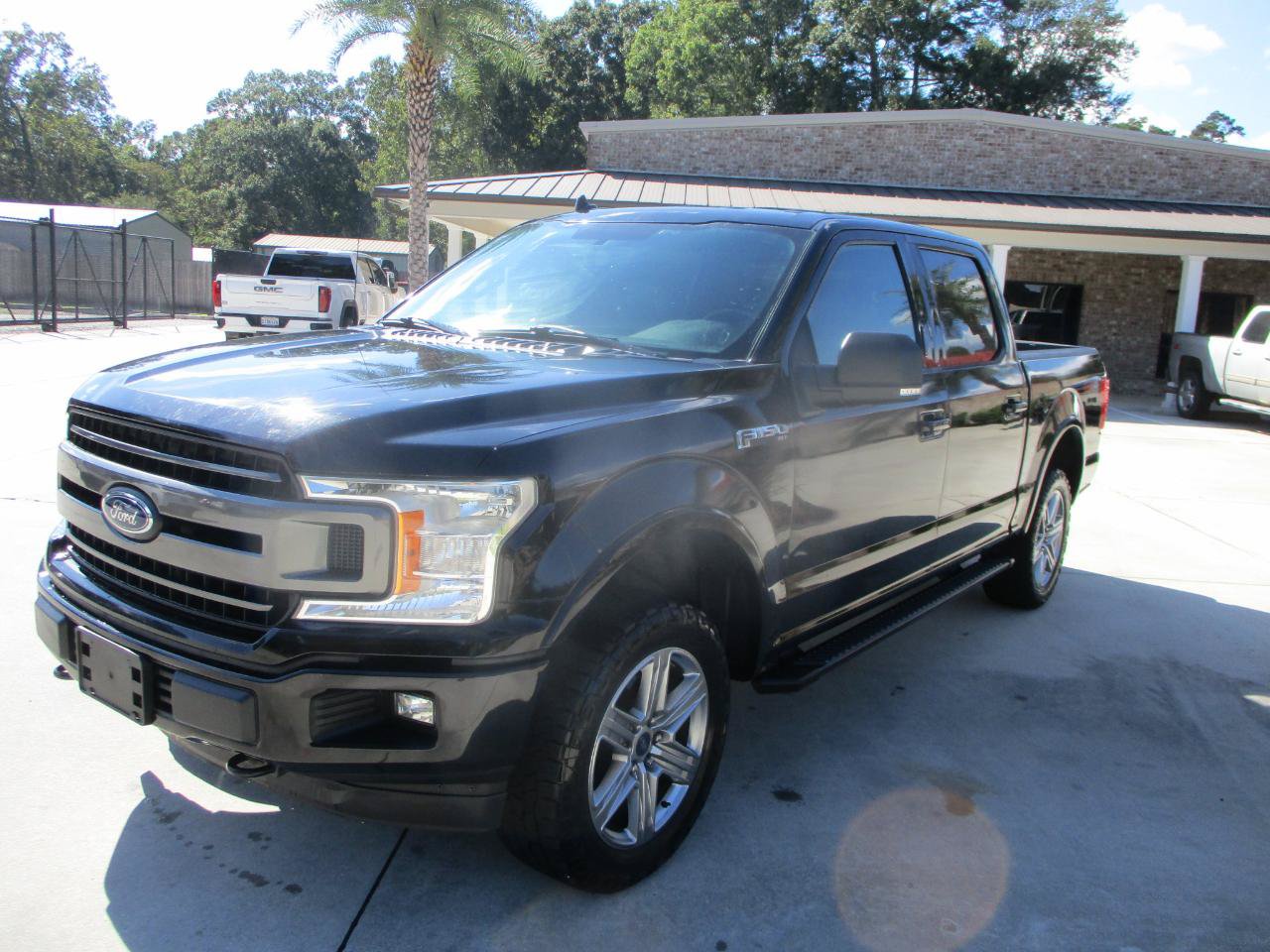 Used 2018 Ford F150 XLT w/ Equipment Group 302A Luxury AWD/4WD image 22