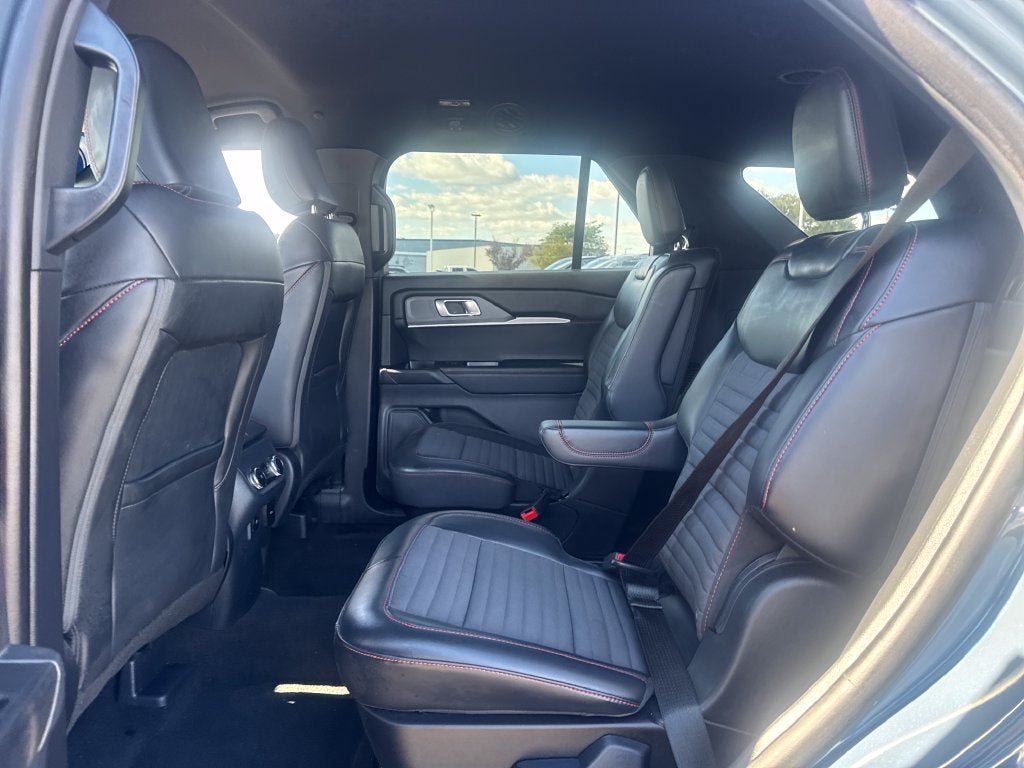 Used 2025 Ford Explorer ST-Line AWD/4WD image 16