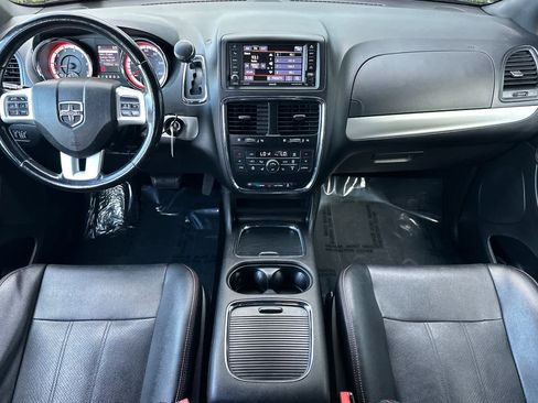 Used 2019 Dodge Grand Caravan GT image 3