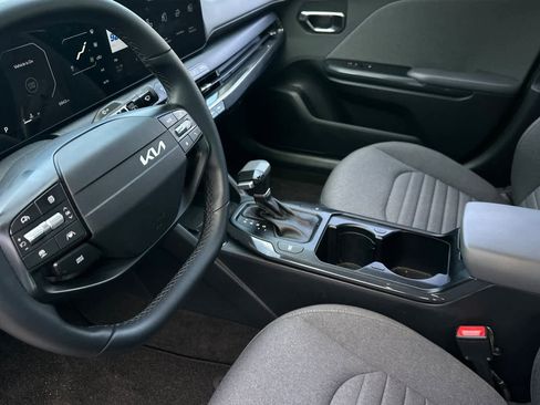 Used 2025 Kia K4 EX image 12