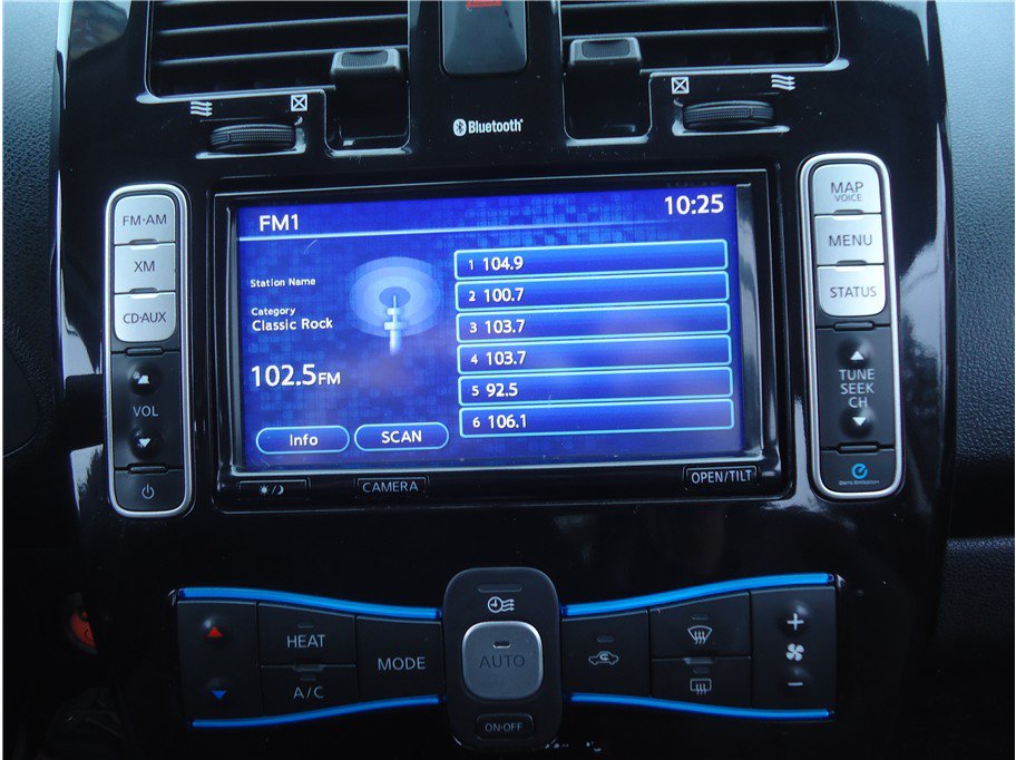 Used 2013 Nissan Leaf SL w/ Premium Pkg FWD image 19
