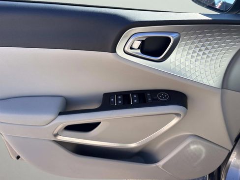 New 2025 Kia Soul LX image 16