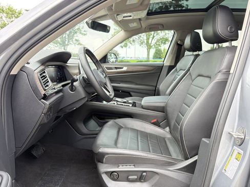 Used 2024 Volkswagen Atlas SEL AWD/4WD image 11