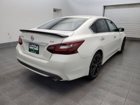 Used 2017 Nissan Altima 2.5 SR w/ Midnight Edition Package FWD image 9